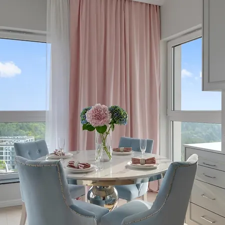 Magellana Glamour & Hill View By Downtown *